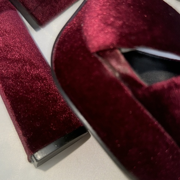Not Worn Burgundy Velvet Cross Open Platform Heels ankle buckle. - Picture 7 of 8